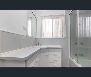 Single Level, Home with great size backyard! - Photo 5