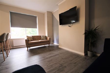 Belle Vue Road, Hyde Park, LS3 1HF, Leeds - Photo 4