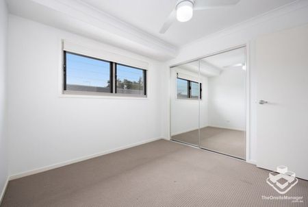 Modern 3 Bedroom Townhouse Available From 01/11/2024 - Photo 5