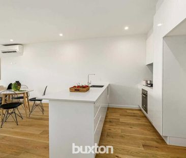 Classy Contemporary Living, Convenient Location - Photo 5