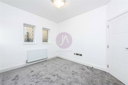 2 bedroom Flat to rent in Holders Hill Road, Mill Hill, London, NW7 - Photo 2