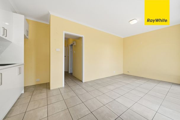 Leafy Lyneham, the Perfect Location - Photo 1