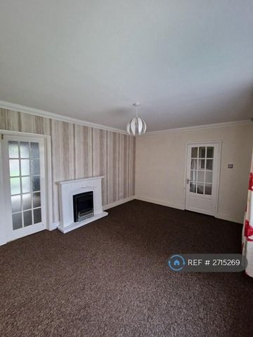 3 bedroom semi-detached house to rent - Photo 4