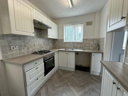 2 bedroom semi-detached house to rent - Photo 3