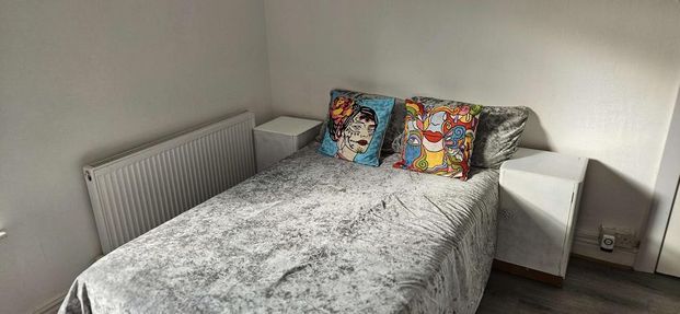 1 bedroom in a house share to rent - Photo 1