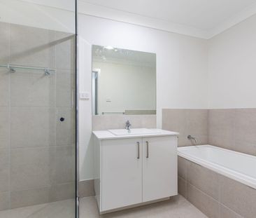 Modern Four Bedroom Duplex - Photo 3