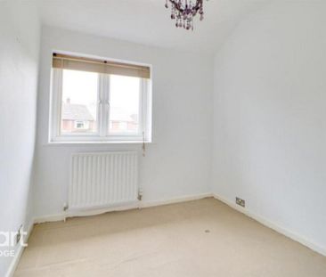 3 bedroom end of terrace house to rent - Photo 4