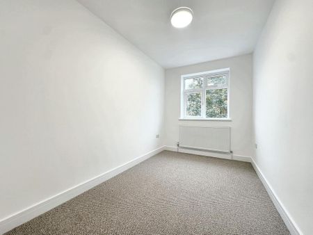 5 bedroom semi-detached house to rent - Photo 2