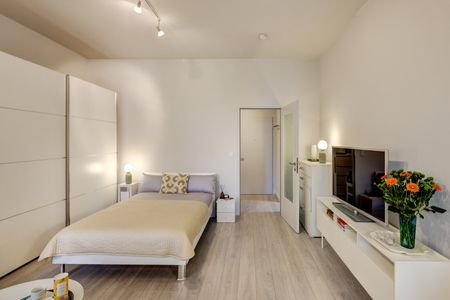 Partly renovated and quiet, in Lehel near Isar river - Photo 4