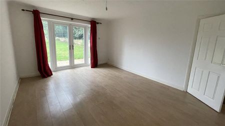4 bedroom detached house to rent - Photo 2