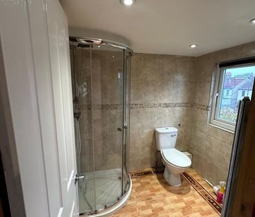 5 Bed End Terrace, Lakehall Gardens, CR7 - Photo 6