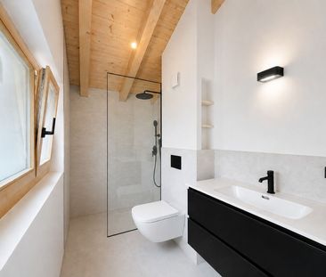 A bright, modern, alpine apartment - Photo 4