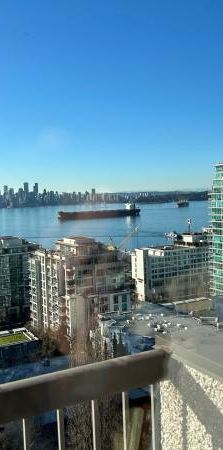 Lower Lonsdale Apartment w/ Great Views - Photo 1