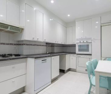 Room in a shared 7-bedroom apartment for rent in Argüelles, all bills included - Photo 3