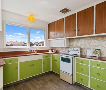 Spacious 2 Bedroom Sunny Unit - Photo 6