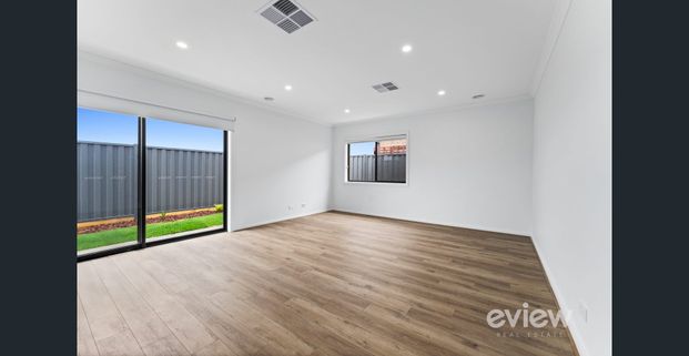 Stunning Family Home in the Wattle Park estate! - Photo 1