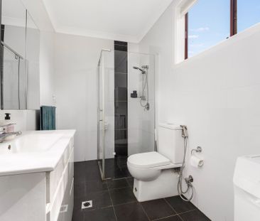 Large Family House - Photo 6