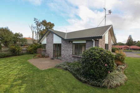 Sunny Brick Home - Flagstaff - Photo 5