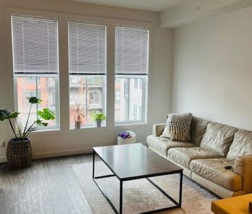 Central area @ Central Green-1 bed+den - Photo 4