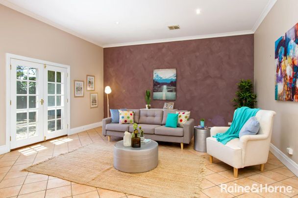 CLASS & STYLE IN CENTRAL - Photo 1