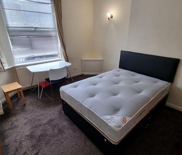 4 bedroom terraced house to rent - Photo 4