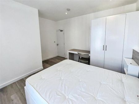 1 bedroom in a house share to rent - Photo 3