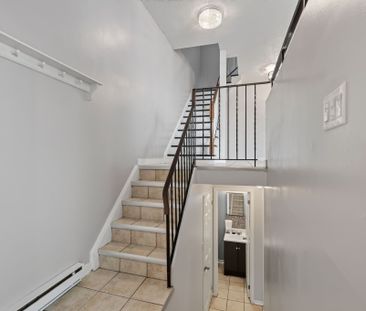 For Lease - 29 Woodvale Green Drive Unit# B, South of Baseline to K... - Photo 3