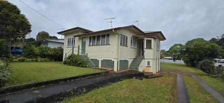 Charming Queenslander Close to Town - Photo 2