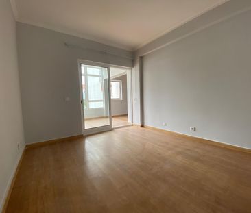Apartamento T1 renovado para arrendamento sem móveis no Estoril - Photo 5
