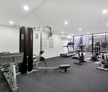 Chic and Contemporary One Bedroom + Study - Photo 4