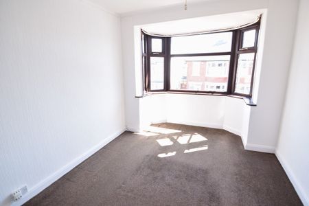 To Let 3 Bed Semi-Detached House - Photo 2