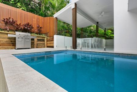 Fully Furnished Dream Rental Home in the Heart of Sunshine Beach | $1,500 Per Week - Photo 4