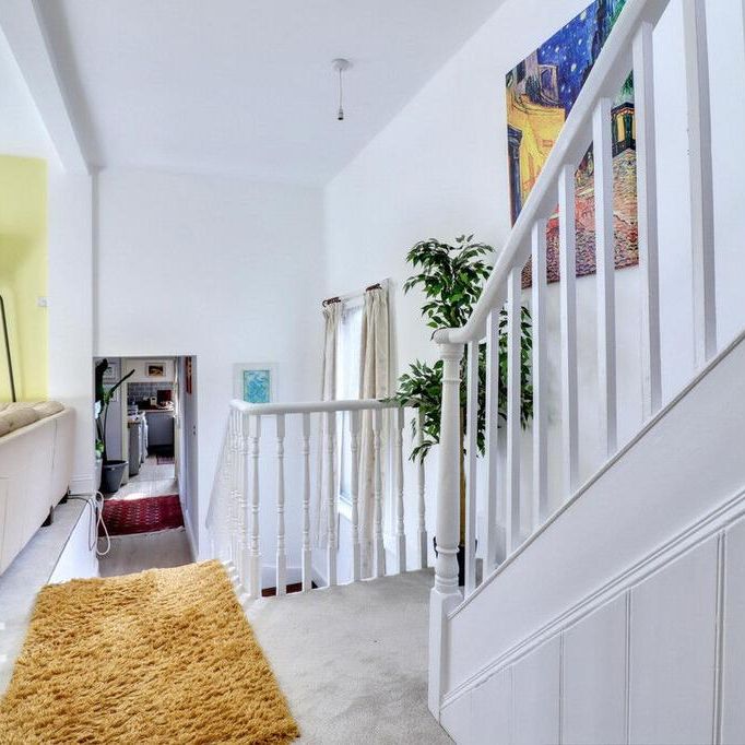 4 bedroom flat to rent - Photo 1