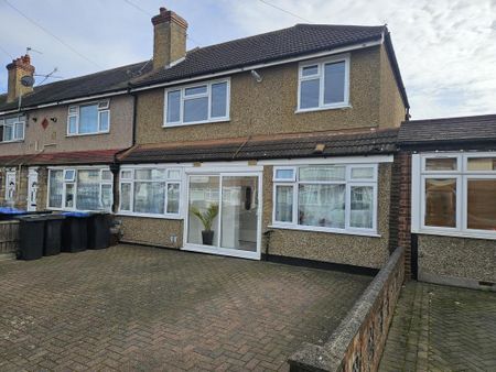 2 bedroom maisonette to rent - Photo 4