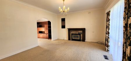 Family home in Blackburn North - Photo 4