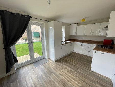 3 bedroom semi-detached house to rent - Photo 2