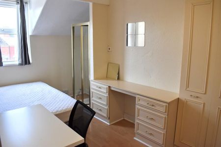 1 bedroom in a house share to rent - Photo 4