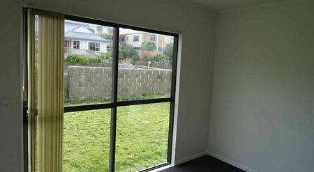 4 Bedroom Sunny House in Johnsonville - Photo 4