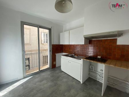 Location Appartement 4 pièces 81m² SETE 34200 - Photo 4