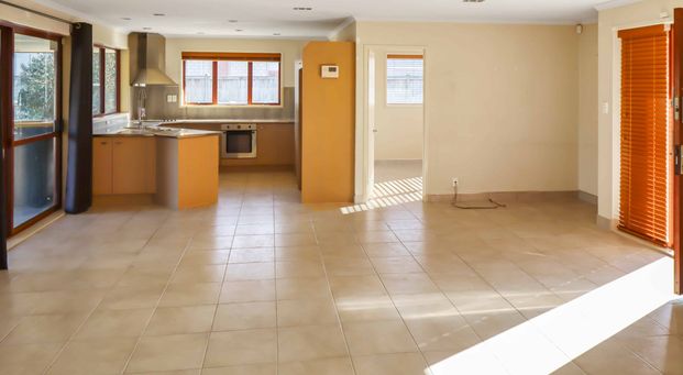 Four bedroom beauty! - Photo 1