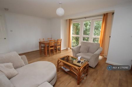 2 bedroom flat to rent - Photo 2