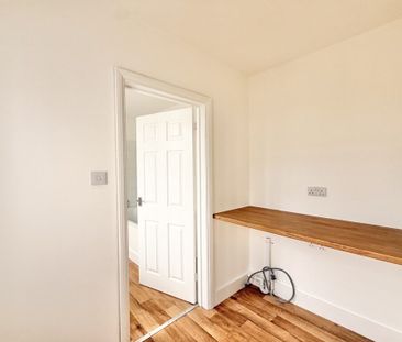 2 bed House Grandview Road, Thundersley, SS7 - Photo 4