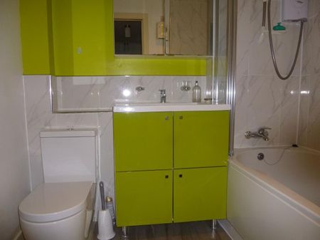 2 bedroom flat to rent - Photo 5