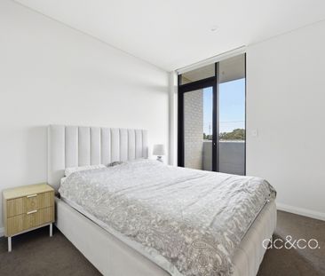 Spacious Modern Living in the Heart of Rouse Hill - Photo 2