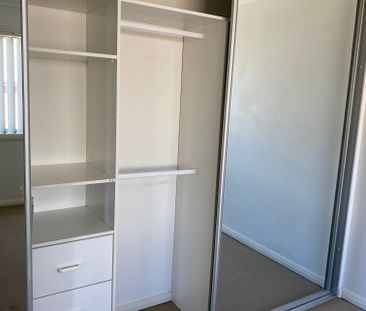 Telopea - Photo 2