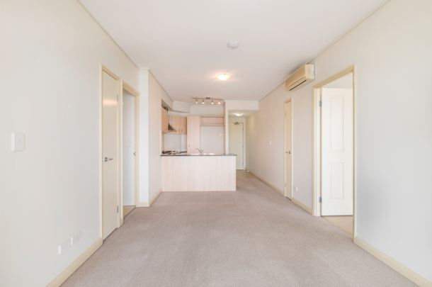 Living in the heart of Toowong - Photo 1