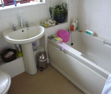 3 bedroom detached house to rent - Photo 3