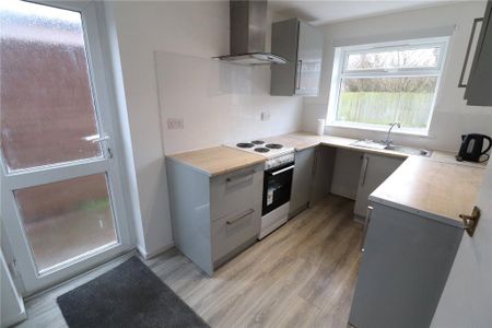 3 bedroom semi-detached house to rent - Photo 5