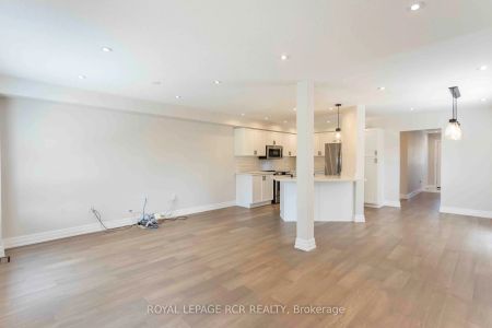 Condo Townhouse For Lease | N9256468 - Photo 5