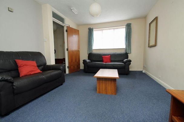 4 bedroom semi-detached house to rent - Photo 1